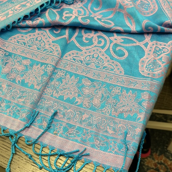 Cashmere scarf - Picture 4 of 8